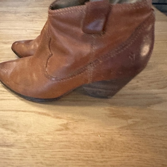 Frye Booties Size 8.5 Cognac Color - Picture 3 of 5